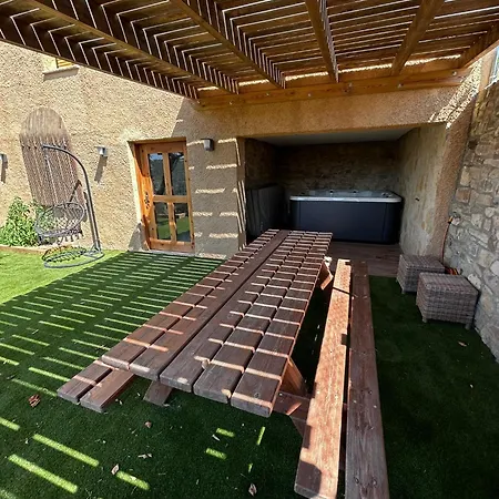 Cal Jando Holiday home *